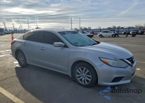 2017 Nissan Altima 2.5 из США, поврежденный, VIN 1N4AL3AP5HC149836